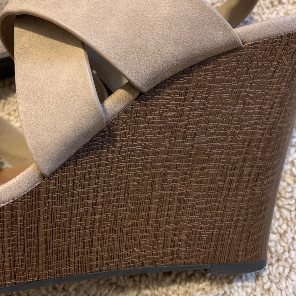 Indigo Rd. Brown suede wedges. - Picture 2 of 6